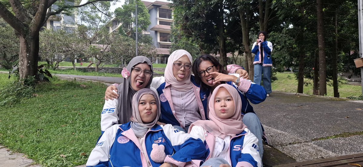 dindrawrr tweet media