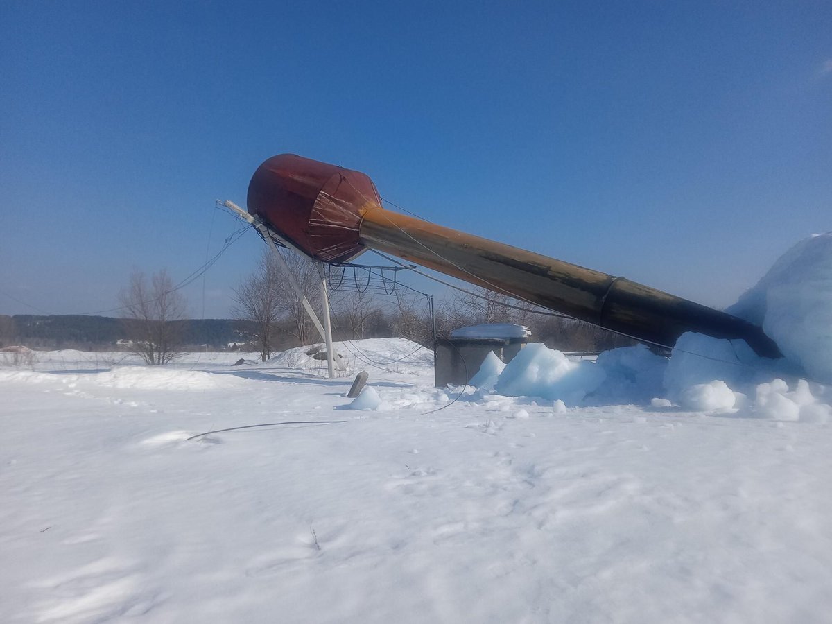 73_online's tweet photo. В Базарносызганском районе обрушилась водонапорная башня, люди остались ��ез воды

https://t.co/kkPYHRzgb3 https://t.co/ri76FIH5uZ