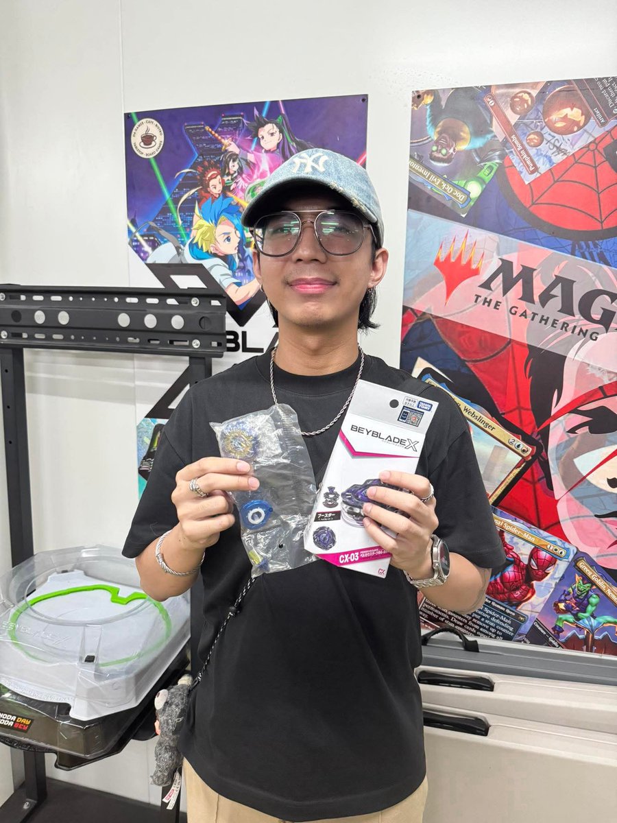 ZeroNyoole's tweet photo. Swiss King + 3rd Place 🥉 👑 

Deck:
MDG 9-60 E
WR 1-60 H
SSc 3-60 FB

#ベイブレードX #BEYBLADEX https://t.co/PP0XrfpbST