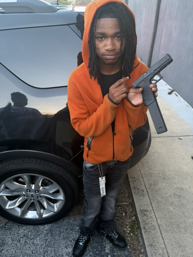c4_buckz tweet media