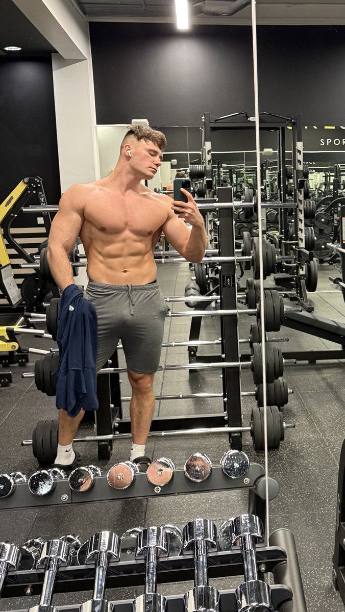gromiburja's tweet photo. Good pump after chest day🔥 https://t.co/oVjgcX90Tk