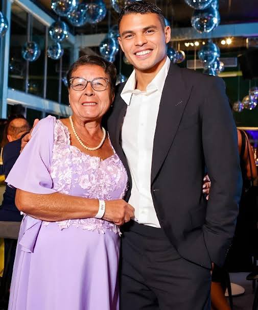 digital_sylvia's tweet photo. @ChelseaFC Rest in peace Angela Maria. Thiago Silva gave Chelsea some of the greatest moments we will ever witness. Today we stand with him in grief. Our thoughts and prayers are with the Silva family. 🙏💙🇳🇬 https://t.co/nS4f23RWF8