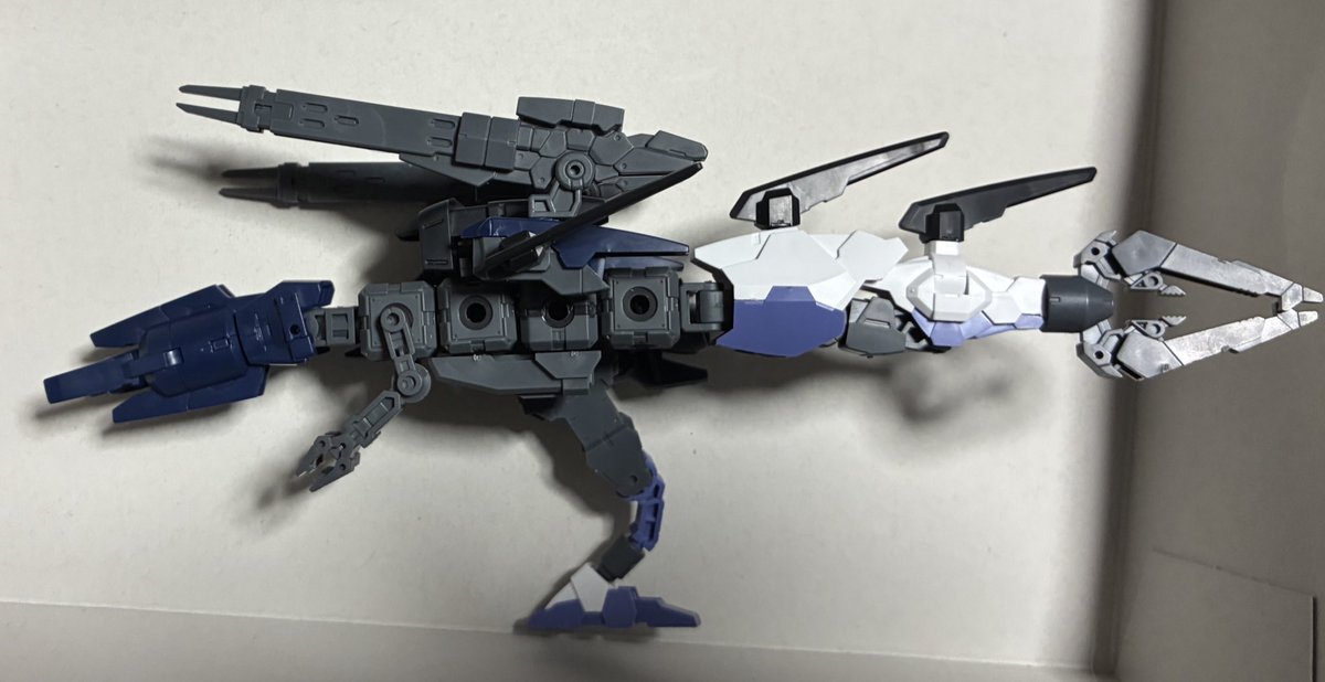 EXジョイントコアキューブをブロックス呼ばわりしてる人そこそこいるけど本当にブロックスゾイドをやろうとしてる人はまったく見ないのはなんなんだ

EXジョイントコアキューブ2セット使って本体を組んでます