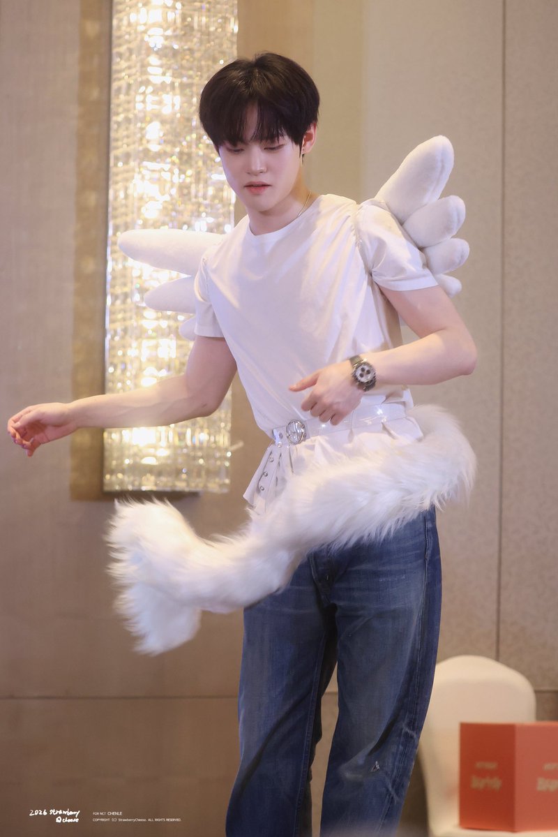 𝐒𝐭𝐫𝐚𝐰𝐛𝐞𝐫𝐫𝐲𝐂𝐡𝐞𝐞𝐬𝐞. tweet media