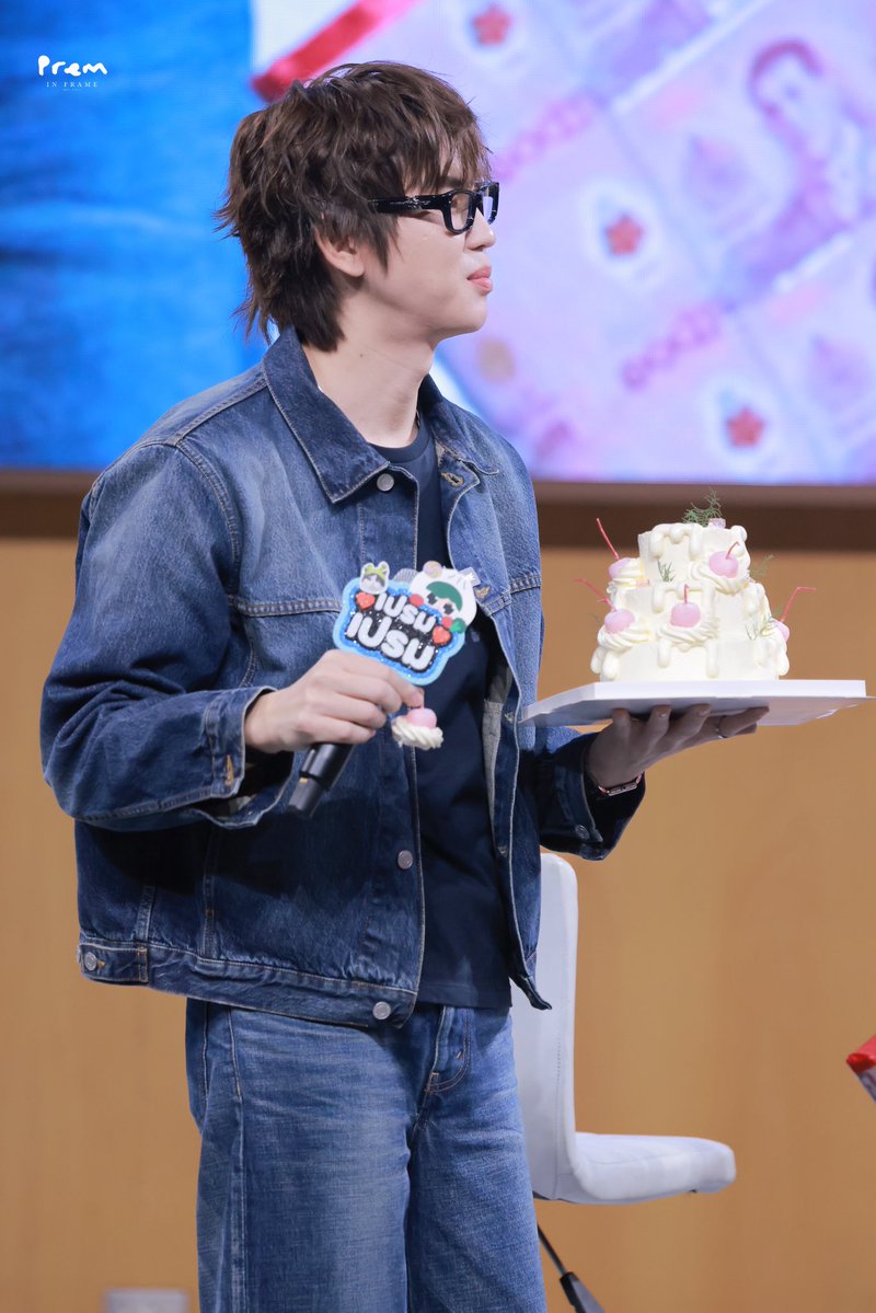 𝐩𝐫𝐞𝐦_𝐢𝐧_𝐟𝐫𝐚𝐦𝐞 tweet media