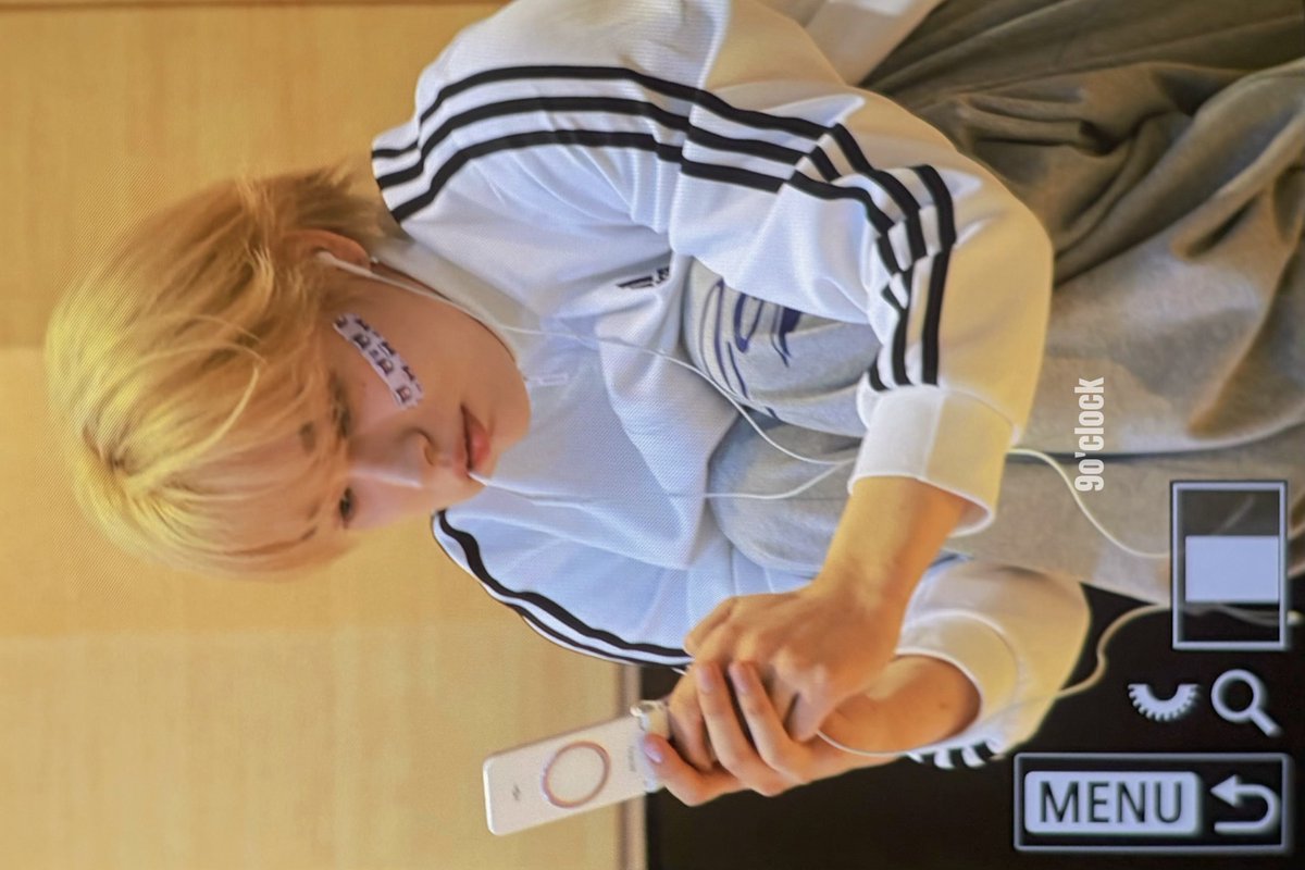 9oclock_nine's tweet photo. 260315 #QQQ #NINE #나인 🩹🎧 https://t.co/CaUqyTJ6el