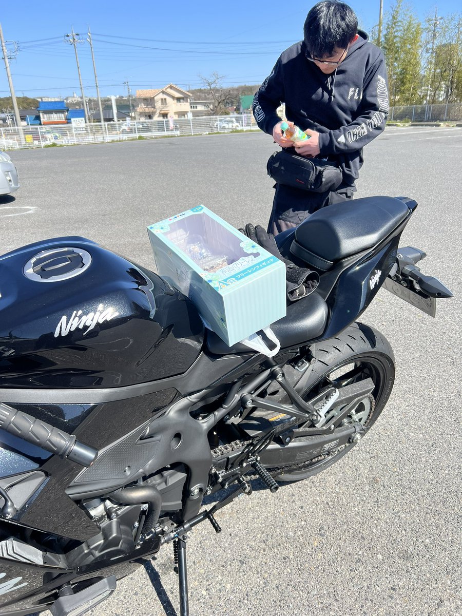 shoei_237's tweet photo. バイクに乗りながら一番くじはあかん https://t.co/TduKxH0cDP