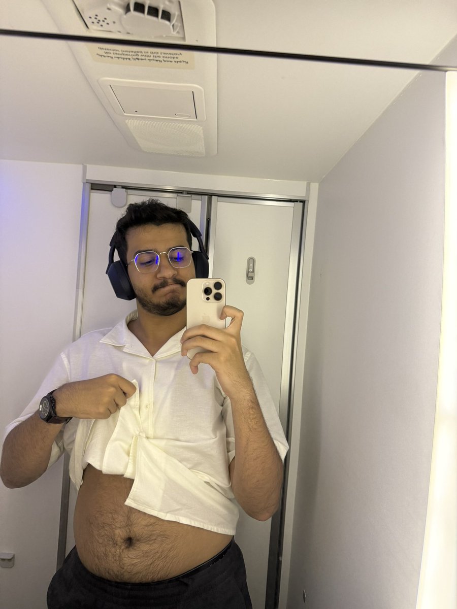 moeischilling's tweet photo. Hi again its me i’m gonna start using this account again 

Tummy pic unrelated https://t.co/tYYSeEjCar