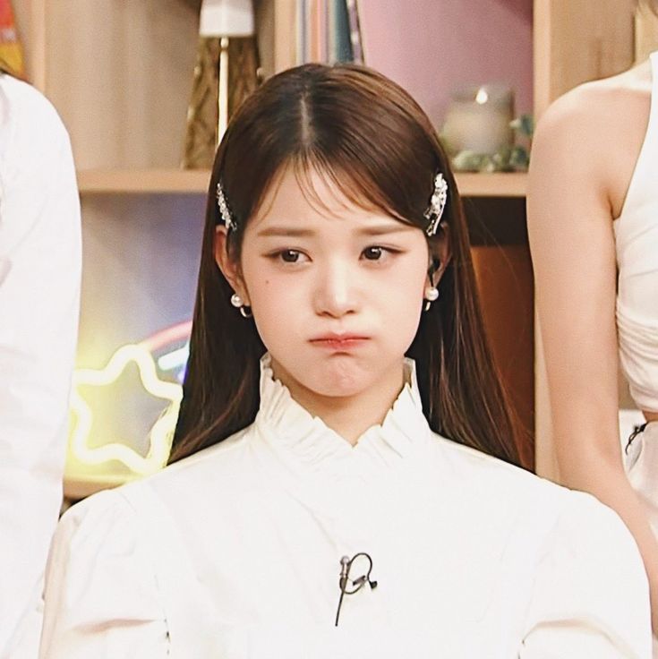 Nickelette_'s tweet photo. Her default face https://t.co/uZvw0E5kBl