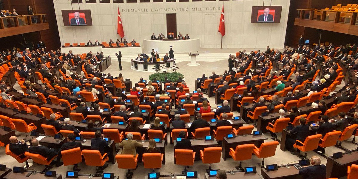 TOPLUMSAL BEKLENTİLER DOSYASI: MİLYONLARIN GÖZÜ KULAĞI TBMM'DE!

TOPLUMUN HER KESİMİNDEN YÜKSELEN BU SESLER MECLİS'TEN ÇÖZÜM BEKLİYOR!

İŞTE MASADAKİ ACİL ÇÖZÜM BEKLEYEN MADDELER:

📍 MEMUR VE ASKER: 5510 MAĞDURİYETİ BİTSİN, ASKERLİK BORÇLANMASINDA ADALET SAĞLANSIN! 

📍 YARDIMCI