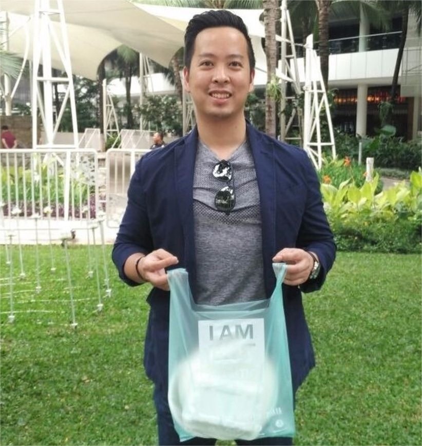 earthcurated's tweet photo. News: A biologist has developed cassava-based bags that dissolve in water and turn into food for fish, offering an eco-friendly alternative to plastic. https://t.co/nChxb5QvnN