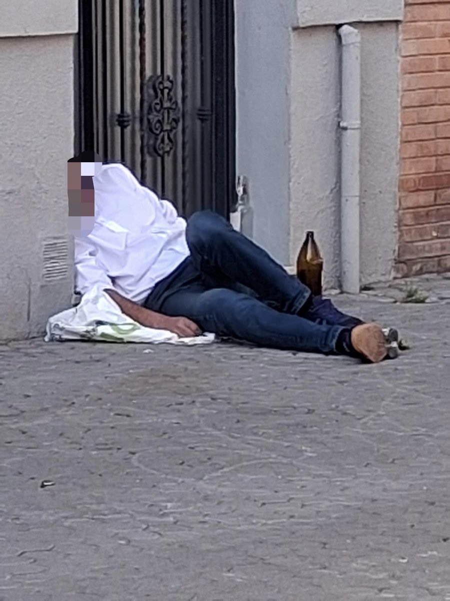 MacarenaVecinos's tweet photo. Pasear por C/Don Fadrique y ver qué todo sigue igual no tiene precio. Maravilla de barrio y de inseguridad gracias a la dejadez de nuestros políticos y la policía 🚔 🚓 que no viene 🥰
@jlsanzalcalde @ManuelLoreto17 @AlvaroPimentelS @ppepelusev @PPDtoMacarena @LocalSev https://t.co/If2mdOnfvu