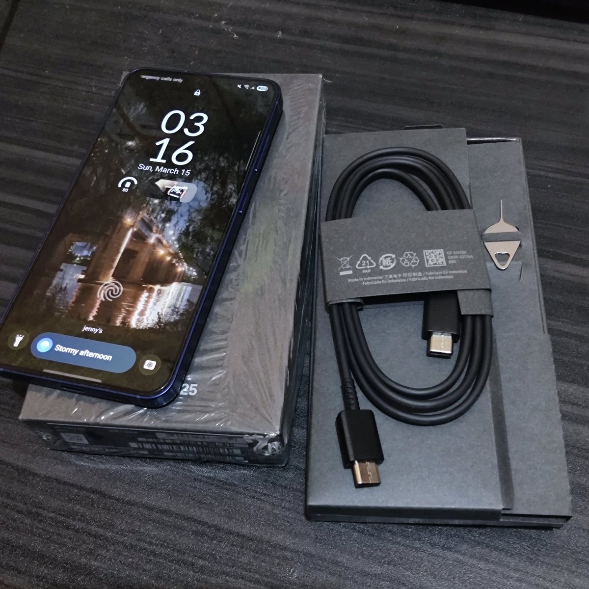 byhoonoo's tweet photo. wts

samsung s25 basic
12/256GB Navy

dom surabaya

minat kangsung dm aja https://t.co/QEJsLWjHyY