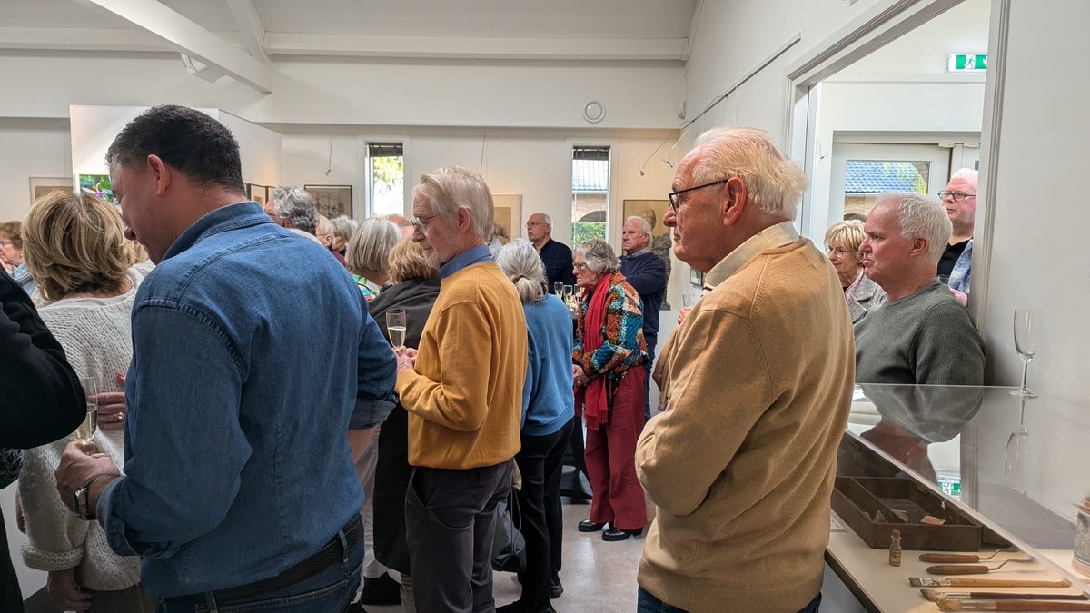 Princenhaags's tweet photo. Druk bezochte presentatie bij het boek ‘Wankele levens’ van Motell Rijnen in ons museum. Daar was tevens de opening van de expositie Rijnen in de kunst. https://t.co/e3NRGLmgeM
