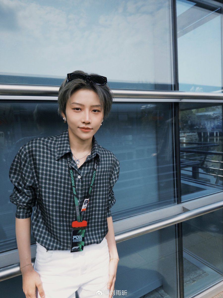 Love_Xxin's tweet photo. @HaasF1Team Thank you for inviting @XinLiulyx0420 https://t.co/4w9ELa5XKb