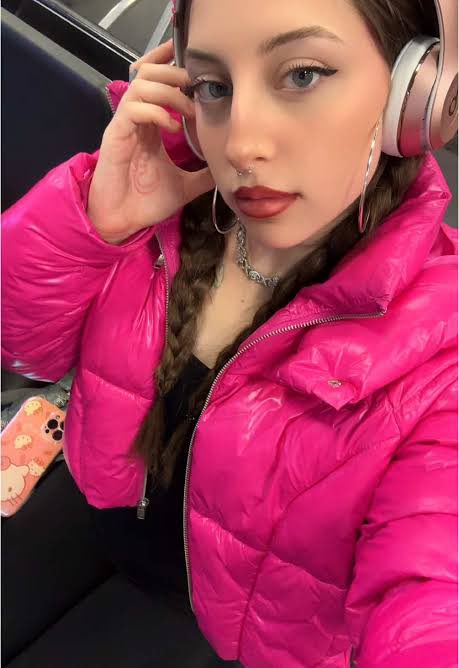 Hannah Cara tweet media