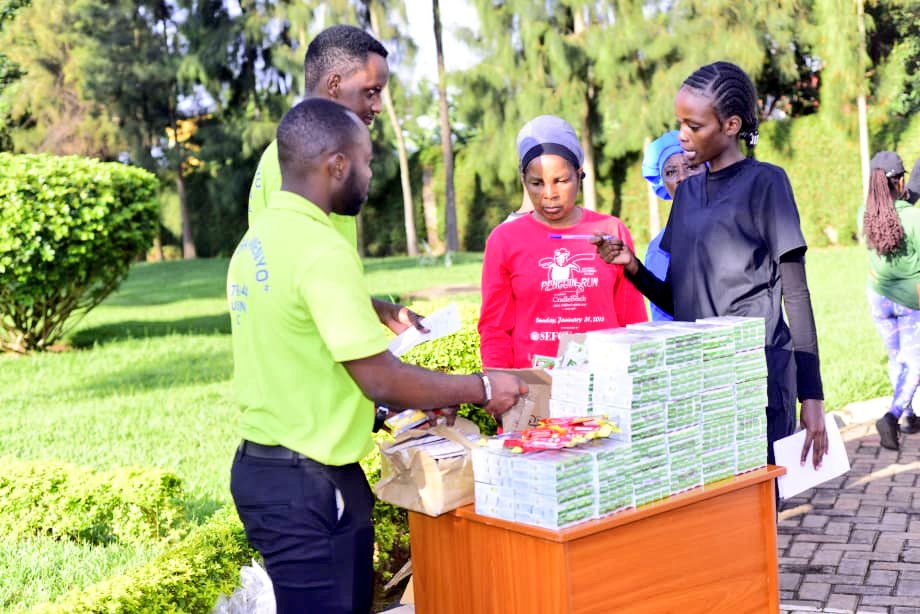 Ubutumwa bwatanzwe muri iyi siporo rusange bwibanze ku kwirinda indwara no kubungabunga ubuzima bwiza, kwimakaza #IsukuHose ,kwita ku menyo  ndetse n'ubutumwa bujyanye n'ukwezi kwahariwe kwimakaza ihame ry'uburinganire no kubaka umuryango utekanye.
#GADWeek
#GADEasternProvince