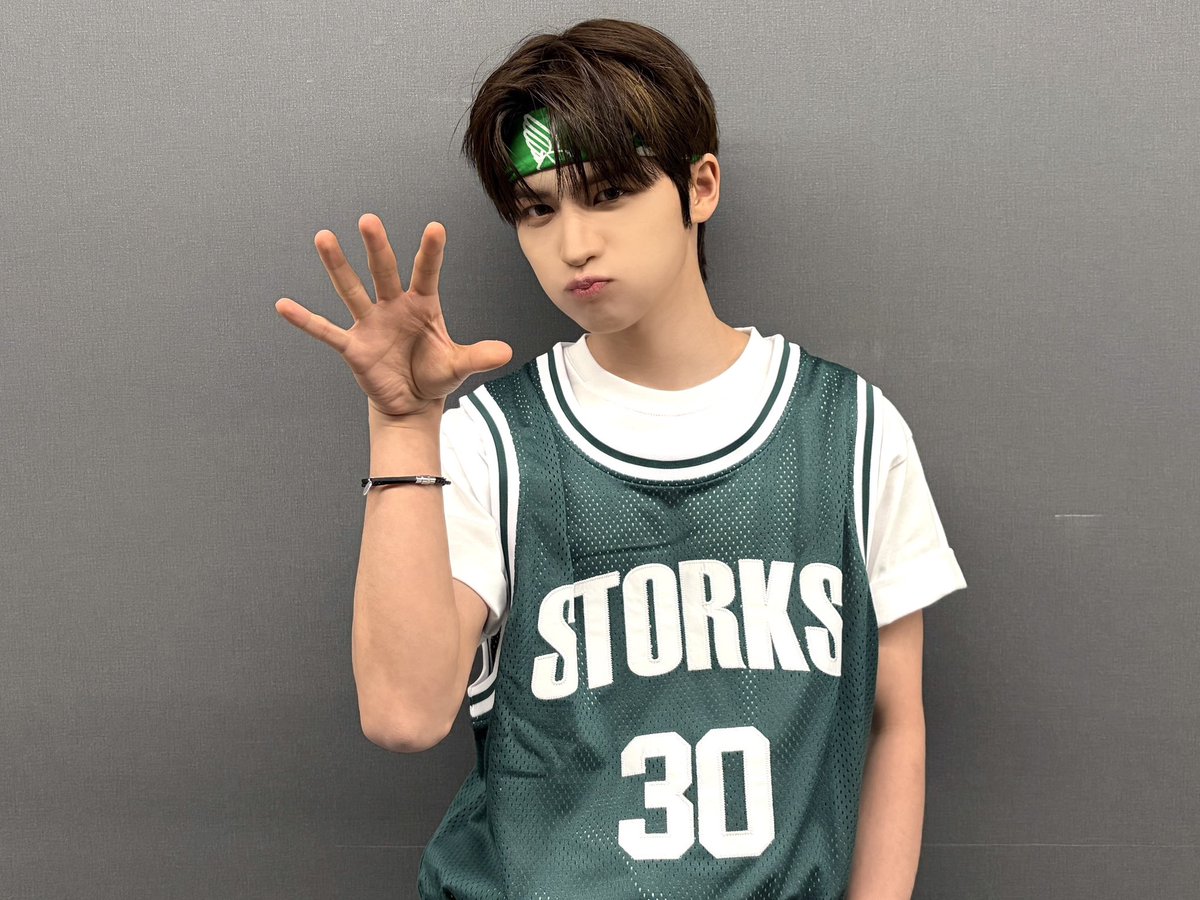 NOWZ_JAPAN's tweet photo. [📸] 2026. 3. 15 (SUN)

神戸ストークスハーフタイムパフォーマンス
@ GLION ARENA KOBE

迫力のある白熱した試合でした🏀
NOWZはこれからも神戸ストークスを応援します📣
神戸ストークスの皆さん、
そして会場に来てくれたDAY_AND❤️
ありがとうございました!!

#NOWZ #나우즈 #ナウズ
#神戸ストークス