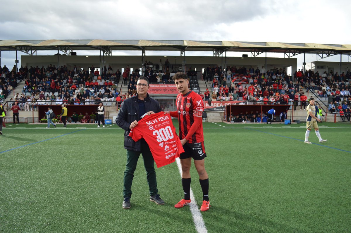 SalermPG's tweet photo. ©️ Salva Vegas cumplió ayer 300 partidos oficiales con esta camiseta.

❤️ Qué honor es tenerte con nosotros, Salva.

#EnhorabuenaSalva | #VamosRojillos https://t.co/OGYK8EYnWD