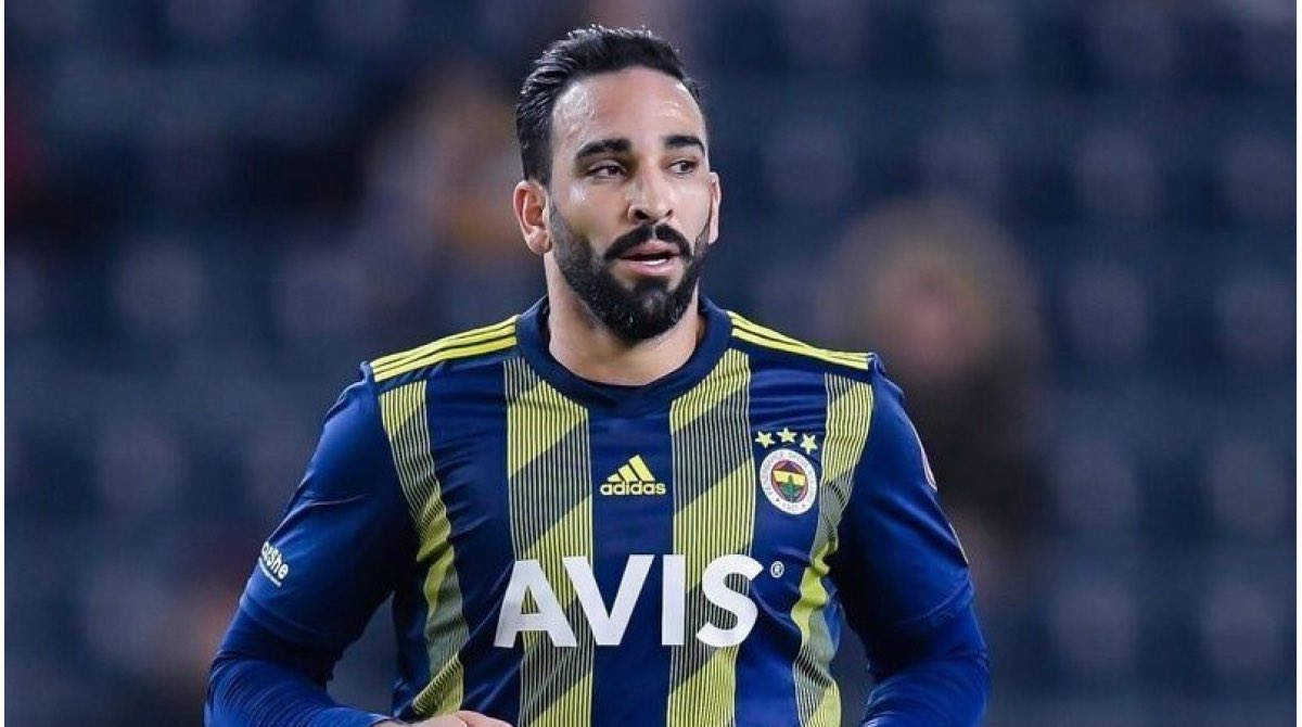 Adil Rami: “Fenerbahçe'deyken, geldiğimde durum biraz zordu, moral olarak falan her şey... Neyse, antrenman yaptım, biraz adamlarla konuştum vs. Sonra başkan yanıma geldi ve bana dedi ki: 'Adil, burada memnun musun?' Ben de 'Evet, iyi gidiyor, sıkı çalışacağız, maç kazanmaya