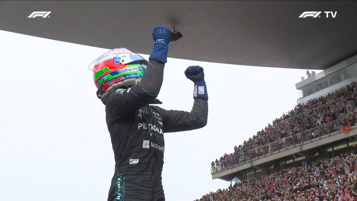 Sudah kami mention di awal musim, Russell hati-hati ke Antonelli.

Dia memang masih 19 tahun dan baru memasuki musim keduanya di F1. Tapi perkembangannya pesat, terutama di akhir 2025 dia sudah bisa manajemen pace dengan sangat bagus.

Itu dia tunjukan di Shanghai. Memang Russell