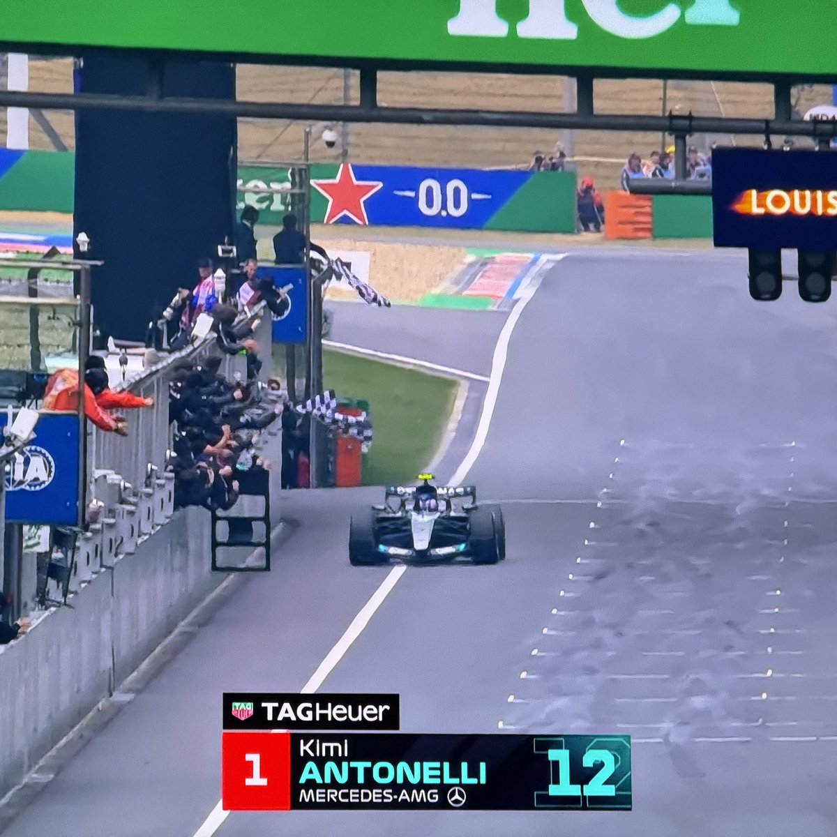 Benvenuto tra i grandi di questo sport 
Torna a vincere un pilota italiano in Formula 1
Grazie #KimiAntonelli