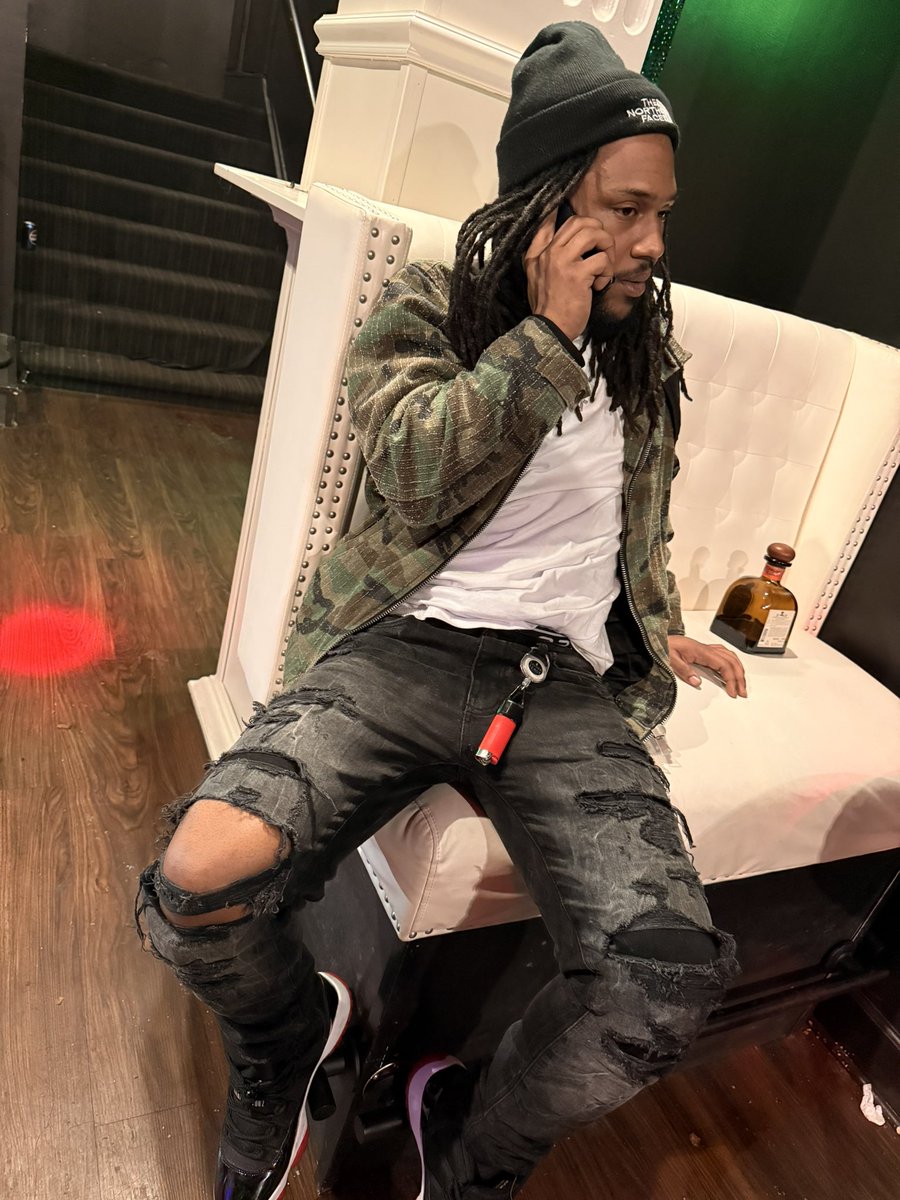 iWorkedForNASA's tweet photo. When she in Houston and its telling you a voicemail hasn’t been set up yet https://t.co/RJsvse02jf