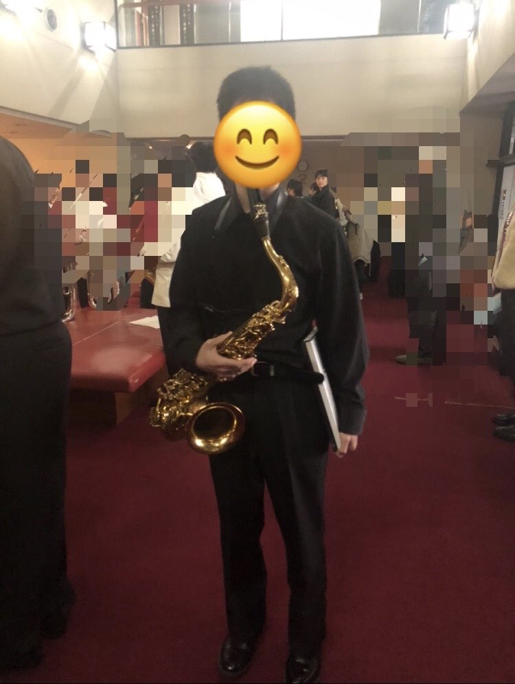 部活終わりの息子を連れて
＃広島FM
 #ミューズの扉　公開収録へ

街中に、突如現れる
贅沢な空間と時間
珍しい楽器のご紹介を
聞いた上での、
息づかいも聞こえる生演奏

貴重な機会を
ありがとうございました

その後、
学生さんの
スプリングコンサートへ

２枚目の写真は
先月、セシリア演奏後