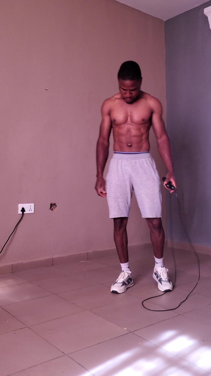 EmiTerfa's tweet photo. Skipping rope gave me the body of my dreams. https://t.co/kcVbSx7oOw
