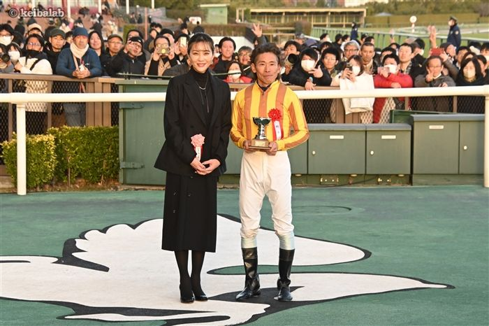 競馬ラボ tweet media