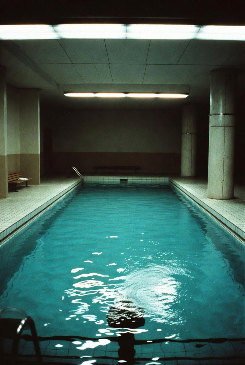 Liminal_JJ's tweet image. #Poolcore #Liminalspaces