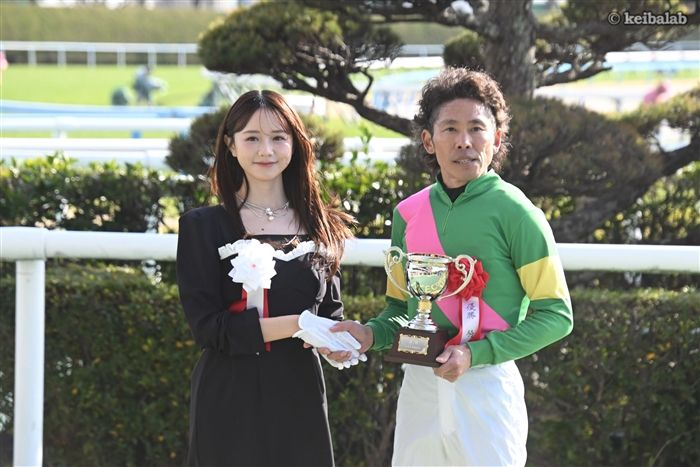 競馬ラボ tweet media