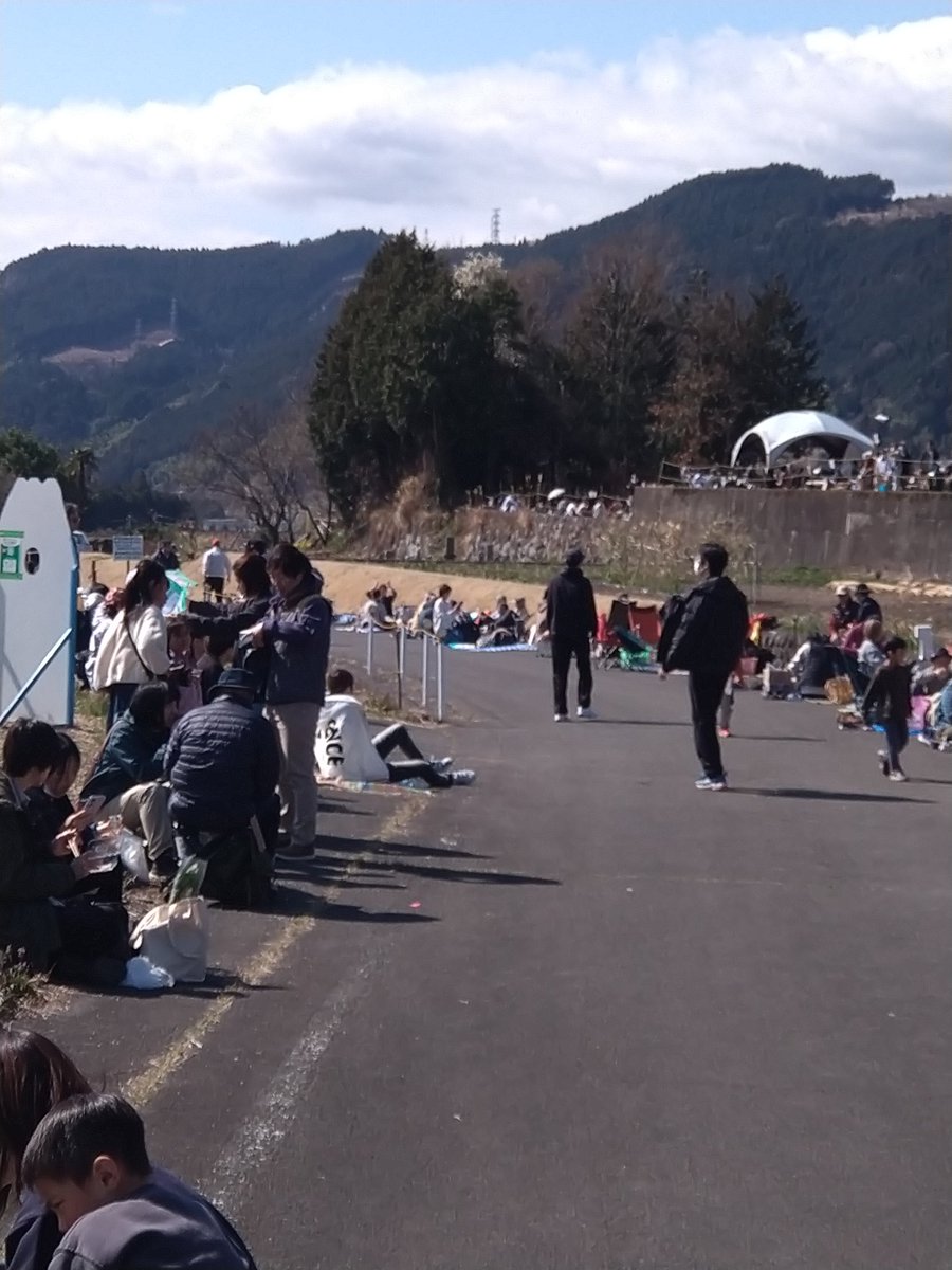 pintyan11's tweet photo. ＃世界遺産
＃富士山
＃静岡県
＃富士宮市
＃富士錦酒造蔵開き
お疲れ様です。今日富士錦酒造の蔵開きのイベントにピエロのピンちゃんを呼んでいただきありがとうございました。スタッフの皆さんにも優しくしてもらいました。子供はバルーンを見ると目が…でした。 https://t.co/11cDKlJAAb