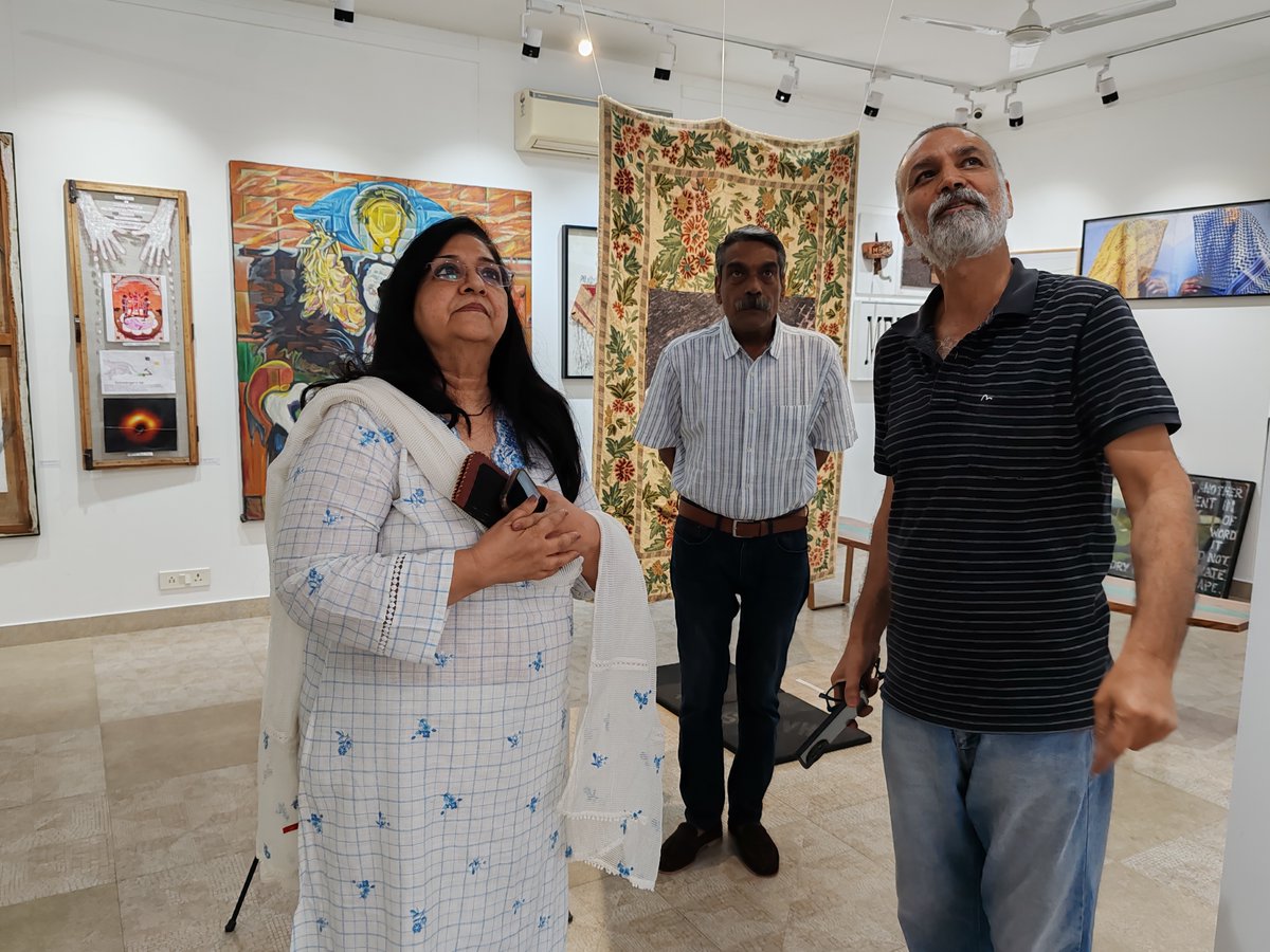 GalleryONKAF's tweet photo. A pleasure to welcome Roobina Karode, the Chief Curator and Director of the Kiran Nadar Museum of Art, to Gallery ONKAF’s exhibition “i belong to the missing side”, followed by an engaging conversation with the artist, Inder Salim. https://t.co/ScK5PFAfZu