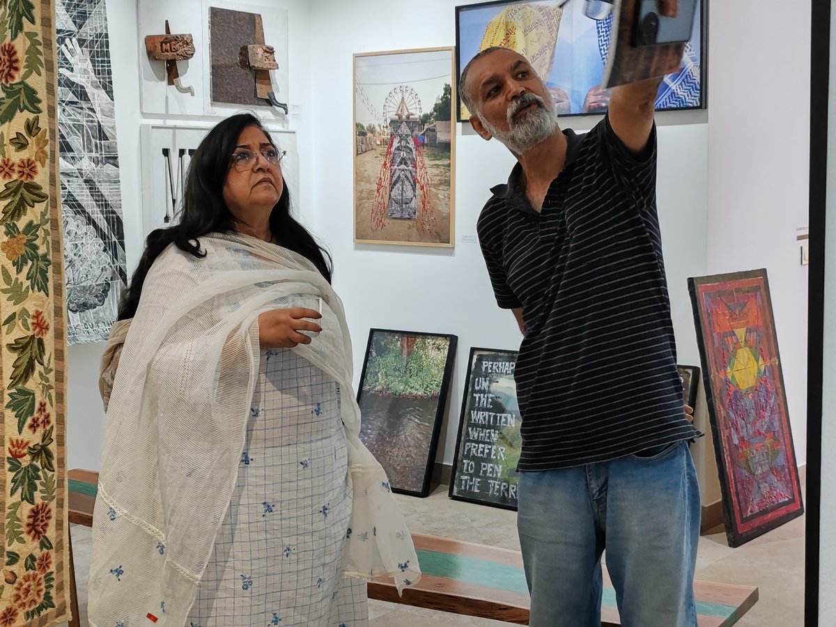 GalleryONKAF's tweet photo. A pleasure to welcome Roobina Karode, the Chief Curator and Director of the Kiran Nadar Museum of Art, to Gallery ONKAF’s exhibition “i belong to the missing side”, followed by an engaging conversation with the artist, Inder Salim. https://t.co/ScK5PFAfZu