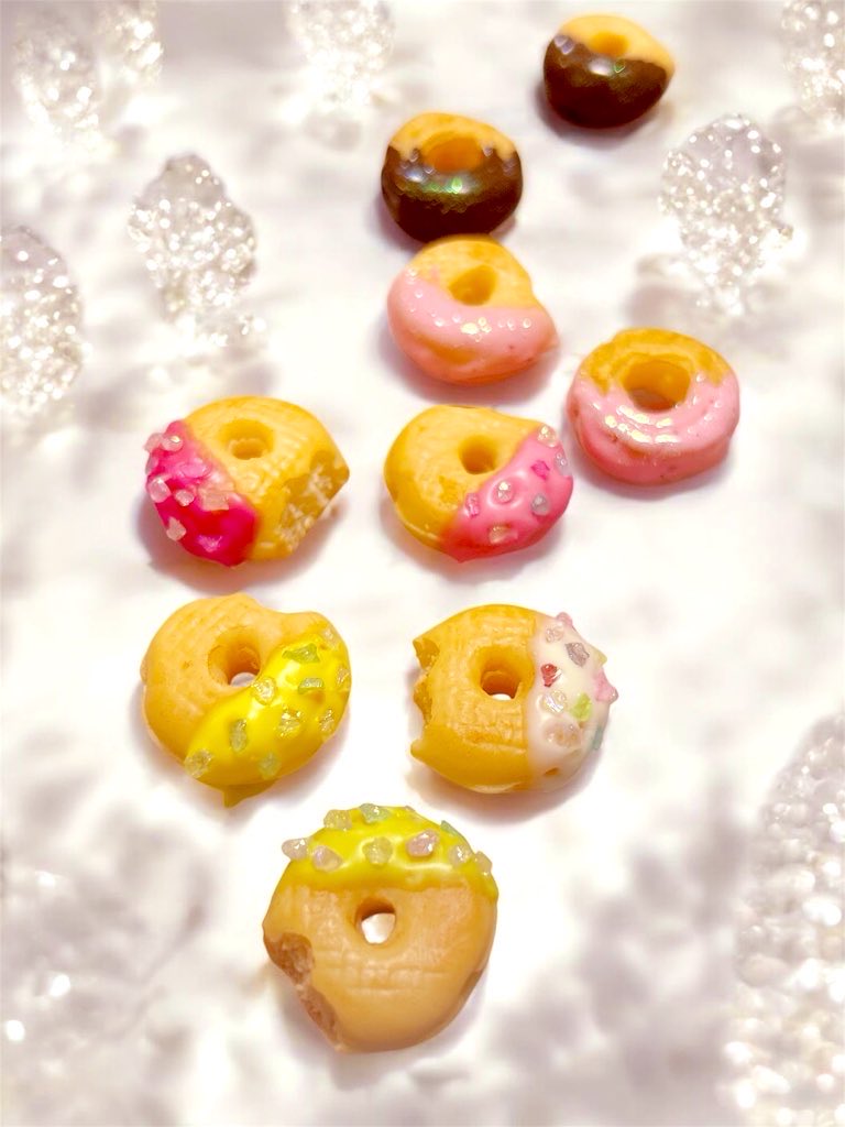 SILK_HERESY's tweet photo. 🖤ྀི🍩Abyss Ring🍩🖤ྀི
🩷ྀི🍩Lumiere Ring🍩🩷ྀི
光のスイーツ Lumière
闇のスイーツ Noir
同じドーナツでも
全然違う世界になります🍩
どちらがお好みですか??✨
#フェイクスイーツ #ハンドメイド #fakesweets #ドーナツ #スイーツ https://t.co/B7qpuUCZlS