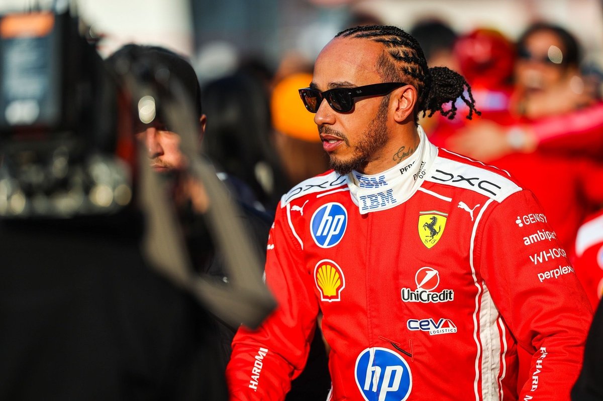 F1 tarihinde hem McLaren, hem Mercedes, hem Ferrari ile podyuma çıkan ilk sürücü. G.O.A.T.