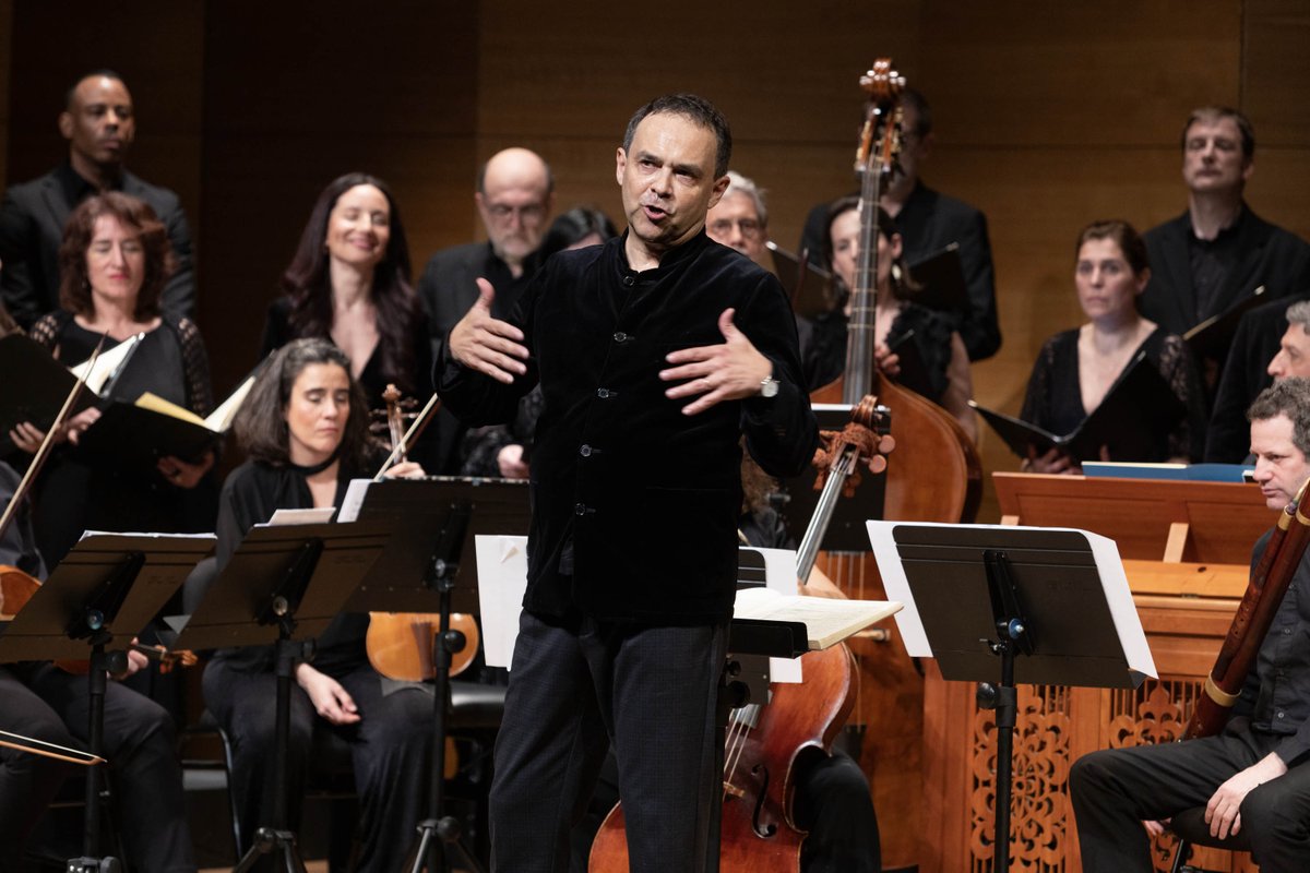 🎼 Andoni Sierra hizo ayer magia junto a Conductus Ensemble, su asociación musical.

El integral de los motetes de Bach llenó el Espacio Turina de belleza e inspiración.

📸 ©️ Lamadrid

#FeMÀS26 #MúsicaAntigua #PlanesenSevilla