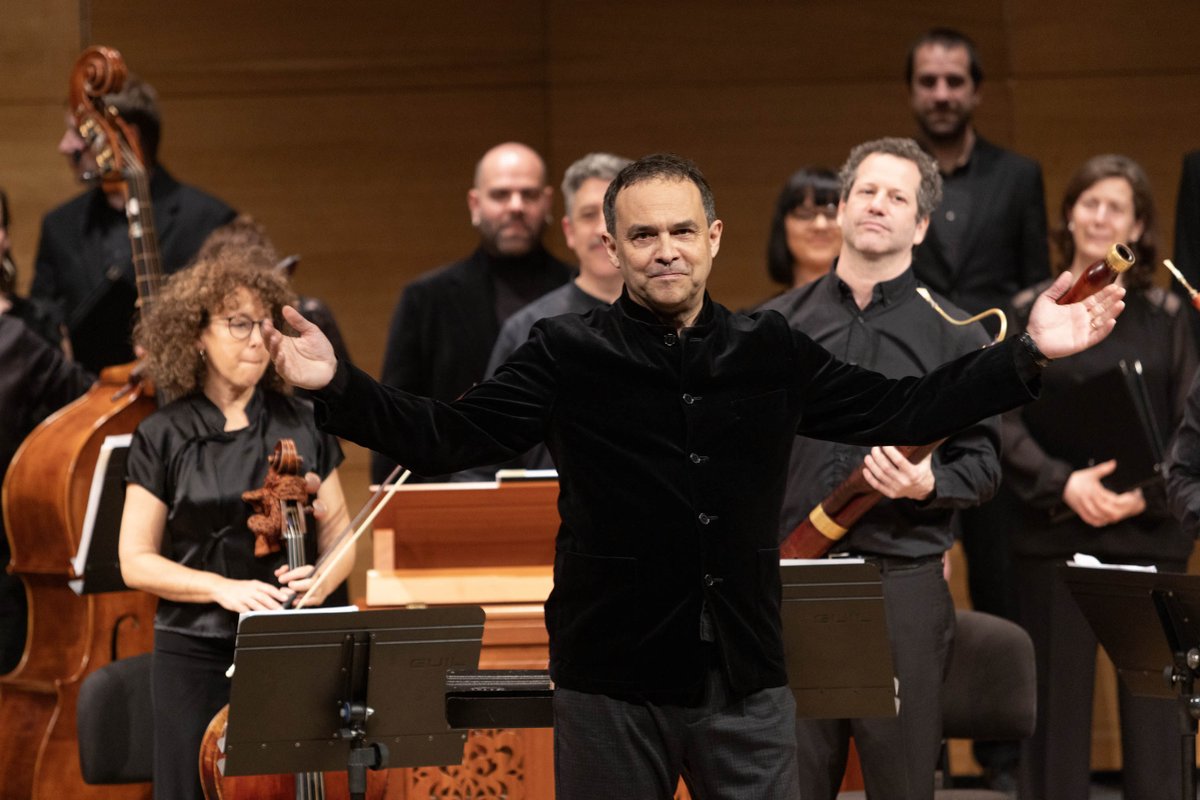 FemasSevilla's tweet photo. 🎼 Andoni Sierra hizo ayer magia junto a Conductus Ensemble, su asociación musical.

El integral de los motetes de Bach llenó el Espacio Turina de belleza e inspiración.

📸 ©️ Lamadrid

#FeMÀS26 #MúsicaAntigua #PlanesenSevilla https://t.co/sFLC4gtqGm