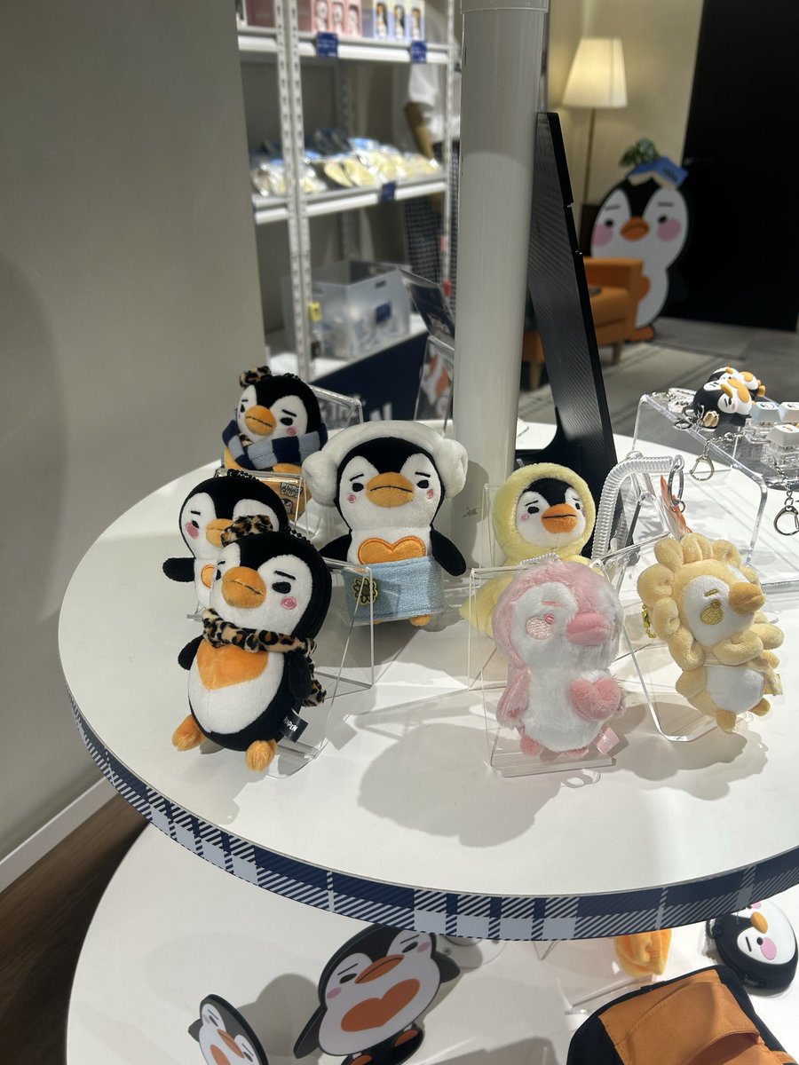 eimi40804010's tweet photo. ジュノ もペンペンもかわいい🩷
最終日だけど来られて良かった~🐧
#イジェノ  #LEEJUNHO
#FINDING_THE_PENPEN_IN_TOKYO
#03Collective #03CLTV
#사운드웨이브 https://t.co/TrTFjESUGW