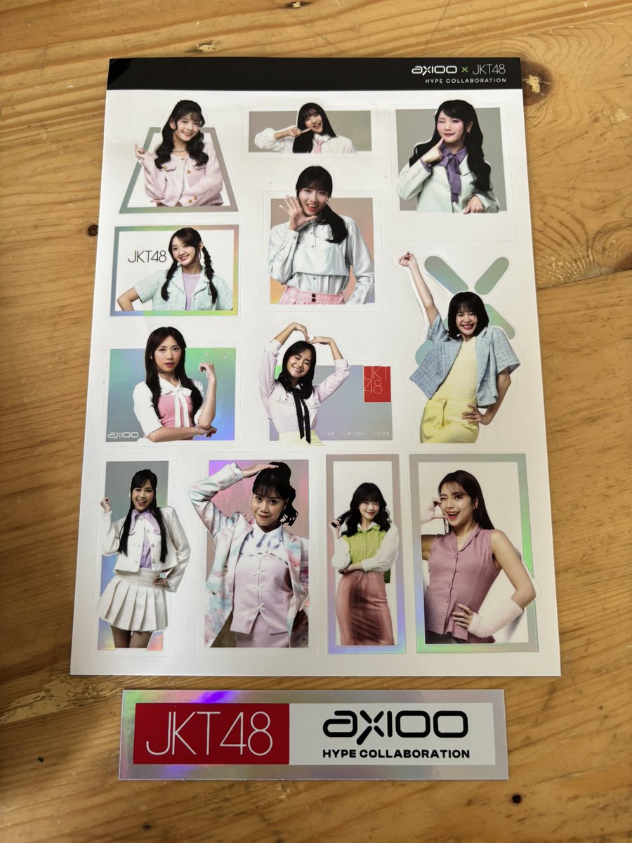 BitovaRenovian's tweet photo. WTS Merchandise Axioo x JKT48 Hype Collaboration.

Detail : 
- Sticker Holo Member
- Sticker Holo JKT48 Axioo
- PC Oniel
- Message Card / Foto Gresel, Ella, Eli &amp; Oniel.

Take all 120k 
COD fX / Kirim depan rumah. https://t.co/CVINOxlLiG