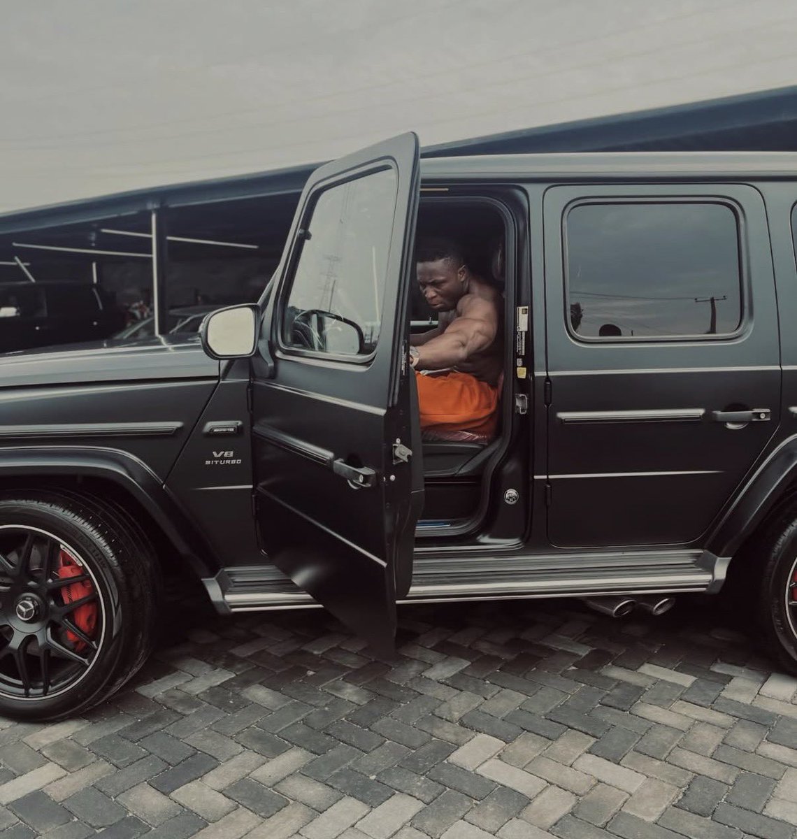 abazwhyllzz's tweet photo. Few days after buying a Lexus, The strongest man in nigeria has added a Mercedes Benz AMG worth over 410 million naira to his car collection. Congratulations to him🎉🎉🙌🏻 https://t.co/Wrt6cxMCGU