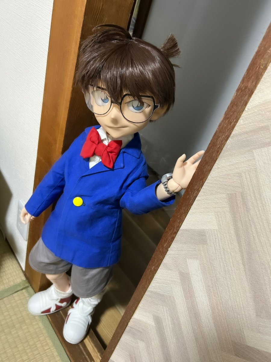 完成しました✨
江戸川コナンくんのキャラド。
ボディは乙姫ドール。顔はフルスクラッチ3D造形
メイクは嫁。
衣装とウィッグは私。
至高のキャラクター表現ドール。

これは極めたと言えるのではないか！
 #DCキャラド
 #乙姫ドール
 #江戸川コナン