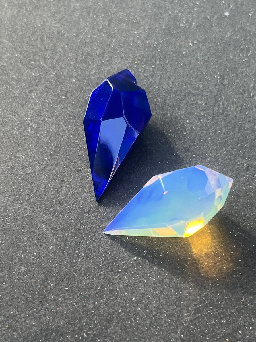 PAS_sonpy_'s tweet photo. 久しぶりに青斑2種、鉱石風にしました💎
クリアホワイトは透ける分サンキャッチャーのように光がキラキラします🌈
今日の20時に販売開始予定です🙇‍♀️
購入ご検討の際はクーポンでておりますのでご利用くださいませ🙌
https://t.co/cCDlAVCIl7
https://t.co/Yg9KhXkbfz https://t.co/hBG2bH4o0b