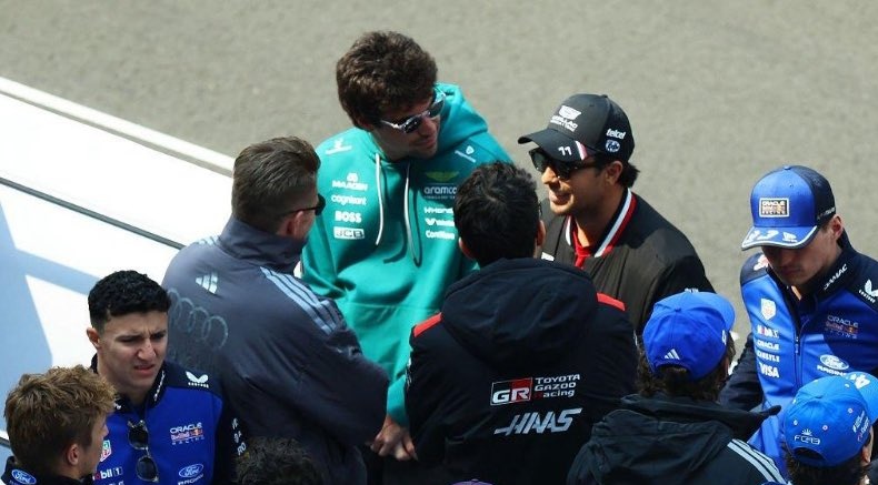 chesquitito's tweet photo. Todos los que estuvieron con checo antes de la carrera hicieron dnf para que checo no quedara en p22, lo q hace el amor d veras https://t.co/V7l0paPUcZ