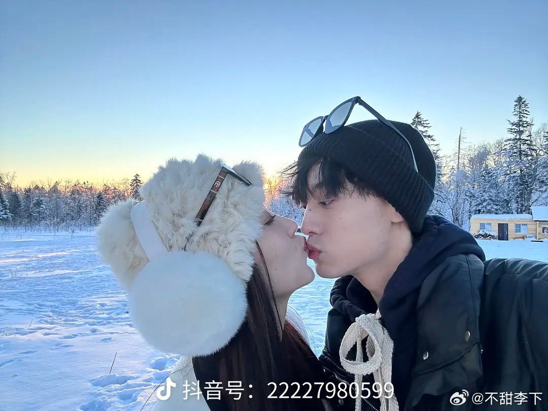 bucinkertass's tweet photo. @Kaisudsrk1 Do you have to be dumb to be a rotten🌽? look at this picts darling, these photo are real, not AI. https://t.co/lYqvRTIgCw