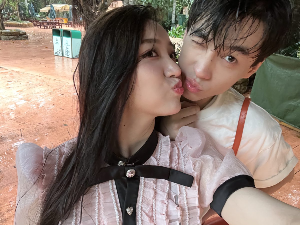 bucinkertass's tweet photo. @Kaisudsrk1 Do you have to be dumb to be a rotten🌽? look at this picts darling, these photo are real, not AI. https://t.co/lYqvRTIgCw