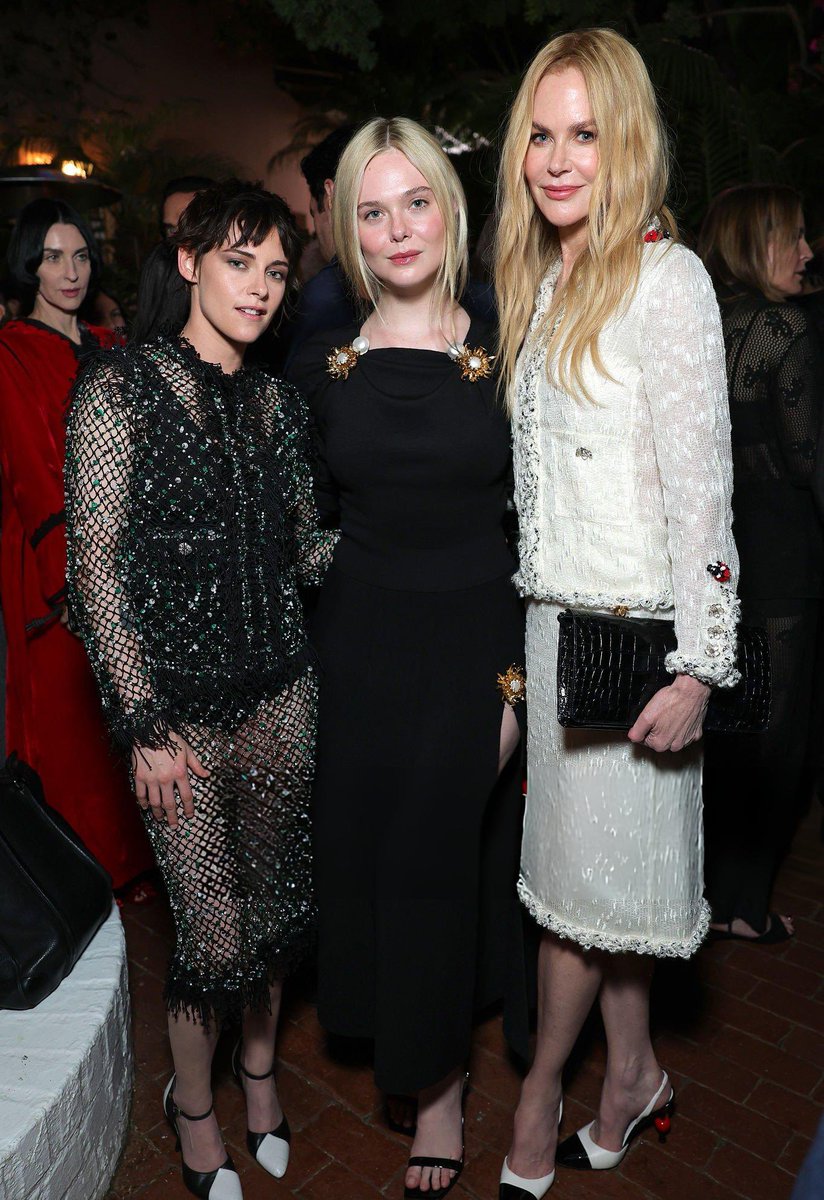 Kristen Stewart, Elle Fanning and Nicole Kidman at the CHANEL and Charles Finch Annual Pre-Oscar Dinner. 📷