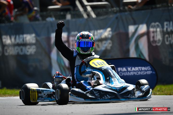 En 2021 Conocí un chico que volaba en el campeonato europeo de Karting.

Hoy gana su primer gran premio de F1, el primero de muchos. #ChineseGP