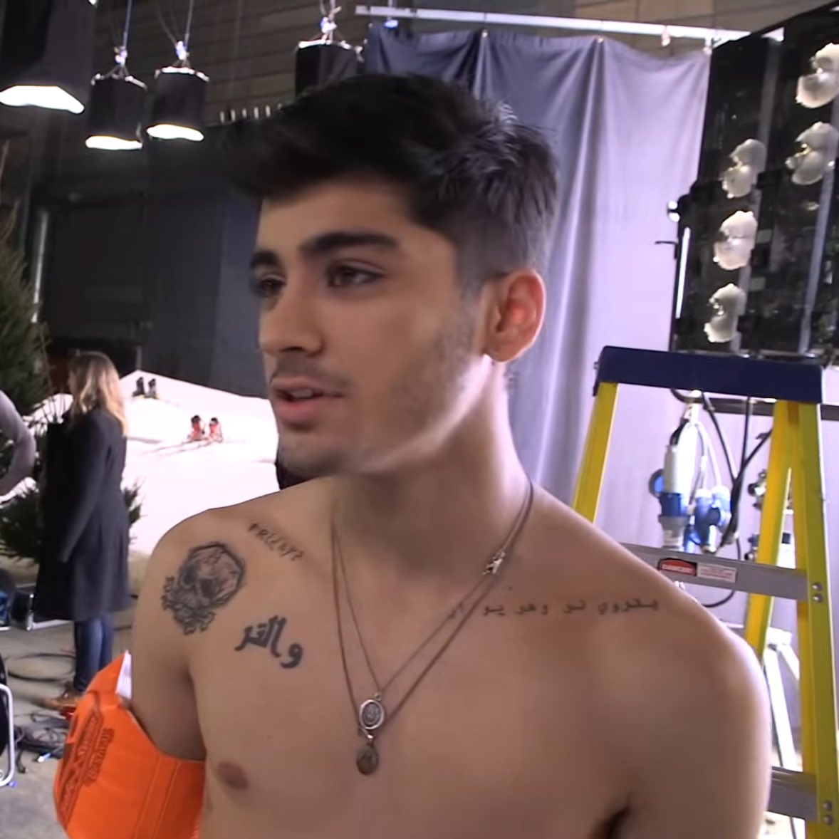 breatheforzain's tweet photo. kiss you zayn is soooo fineee like that’s BOYFRIENDD https://t.co/PSbr1vBDzb